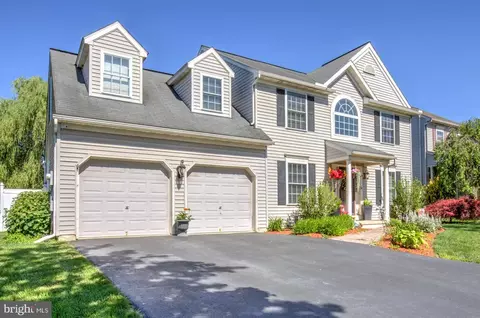 Exterior - 234 Andover Ln, Lititz, PA 17543 photo 4 of 7