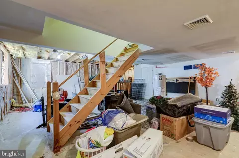Entry Way - 234 Andover Ln, Lititz, PA 17543 photo 7 of 9