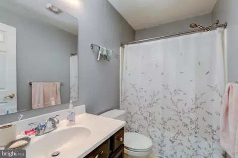 Bath - 234 Andover Ln, Lititz, PA 17543 photo 3 of 3