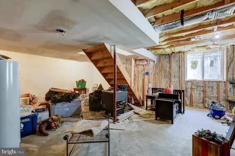 Entry Way - 234 Andover Ln, Lititz, PA 17543 photo 6 of 9