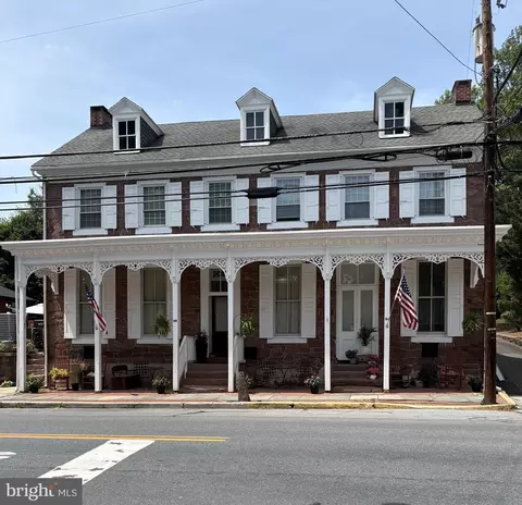 84 W 86 W Main St, Adamstown, PA 19501