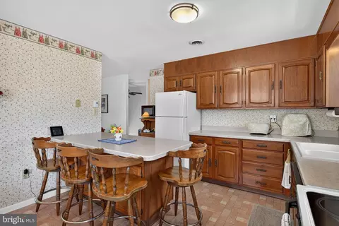 Kitchen - 949 Brunnerville Rd, Lititz, PA 17543 photo 4 of 4