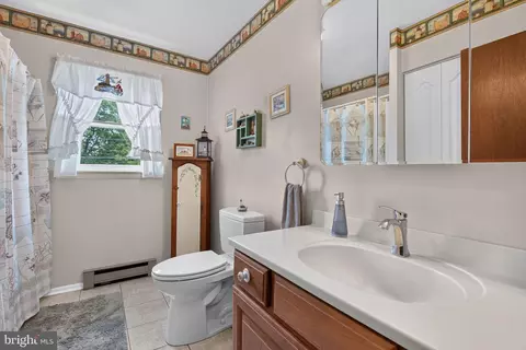 Bath - 949 Brunnerville Rd, Lititz, PA 17543 photo 1 of 1