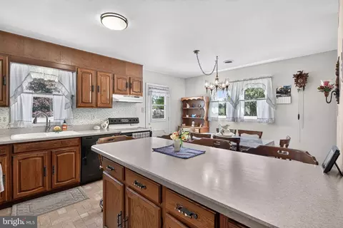 Kitchen - 949 Brunnerville Rd, Lititz, PA 17543 photo 2 of 4