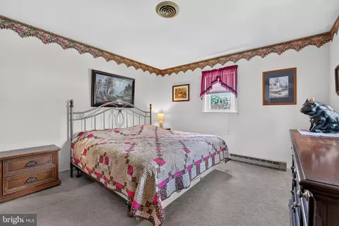 Bedroom - 949 Brunnerville Rd, Lititz, PA 17543 photo 2 of 5