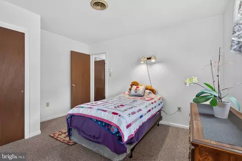 Bedroom - 949 Brunnerville Rd, Lititz, PA 17543 photo 5 of 5