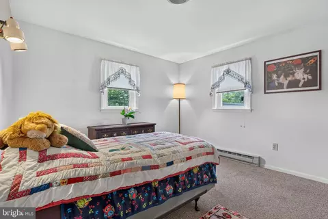 Bedroom - 949 Brunnerville Rd, Lititz, PA 17543 photo 4 of 5