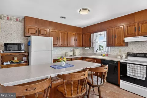 Kitchen - 949 Brunnerville Rd, Lititz, PA 17543 photo 1 of 4