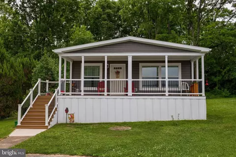135 Westbrook Dr, Ephrata, PA 17522