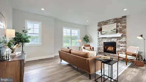 Living - 15 Vista Ct, Lititz, PA 17543 photo 1 of 1