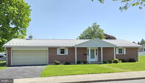17 Oaklawn Blvd, Ephrata, PA 17522