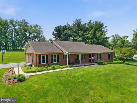690 Indian Run Rd, Millersville, PA 17551