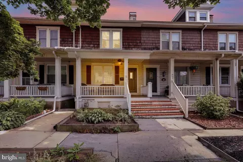 Exterior - 5 W 2nd Ave, Lititz, PA 17543 photo 2 of 10