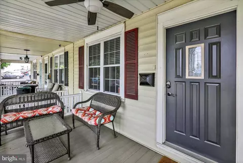 Exterior - 5 W 2nd Ave, Lititz, PA 17543 photo 8 of 10