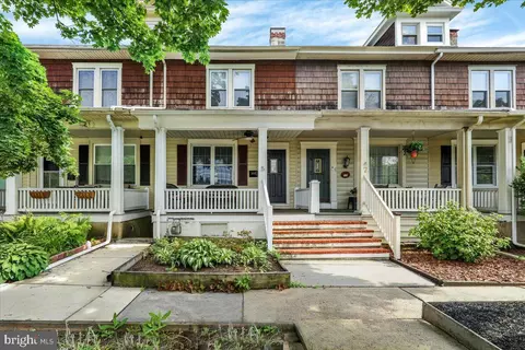 Exterior - 5 W 2nd Ave, Lititz, PA 17543 photo 4 of 10
