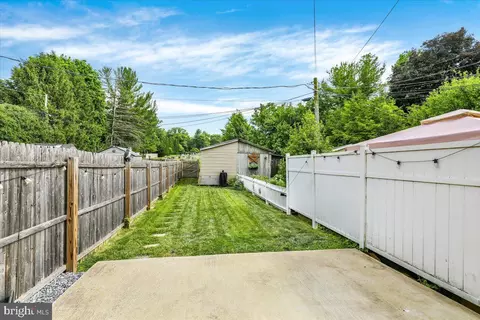 Exterior - 5 W 2nd Ave, Lititz, PA 17543 photo 7 of 10