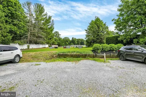 Exterior - 5 W 2nd Ave, Lititz, PA 17543 photo 9 of 10