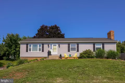 8 Kay Dr, Lancaster, PA 17603