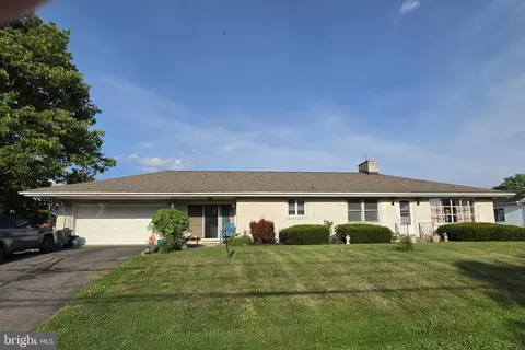 35 Trail Rd N, Elizabethtown, PA 17022