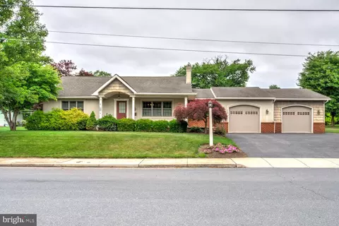 208 Penn Ave, Ephrata, PA 17522