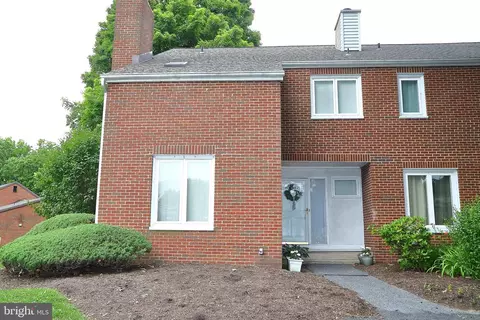 10 Cedar Ln, Mountville, PA 17554