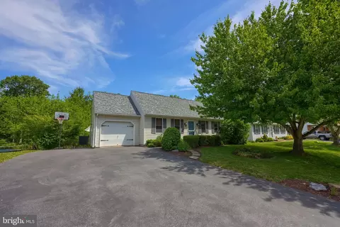 37 Homestead Dr, Denver, PA 17517