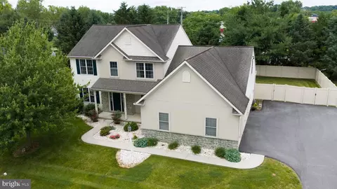 20 Lewiston Cir, Lancaster, PA 17601