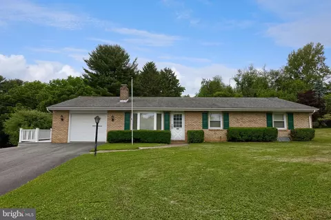 485 Summit Dr, Columbia, PA 17512