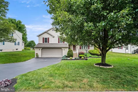 349 Farm View Dr, East Earl, PA 17519
