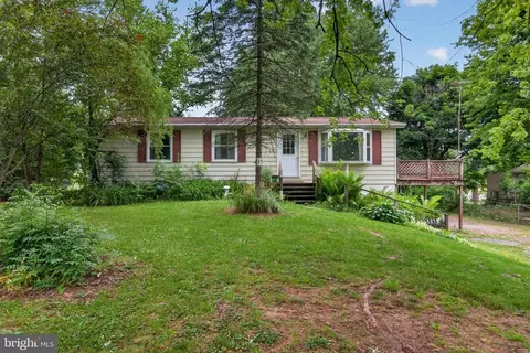 1048 Creek Rd, Manheim, PA 17545