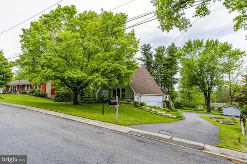 30 Pine Crest Dr, Denver, PA 17517