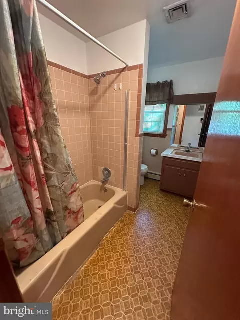 Bath - 666 Jane Ave, Mount Joy, PA 17552 photo 1 of 1