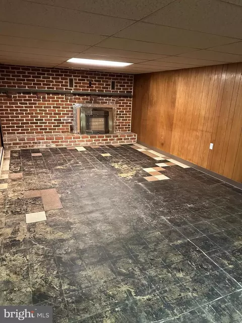 Living - 666 Jane Ave, Mount Joy, PA 17552 photo 3 of 3