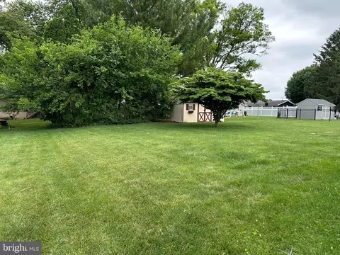Exterior - 666 Jane Ave, Mount Joy, PA 17552 photo 3 of 4