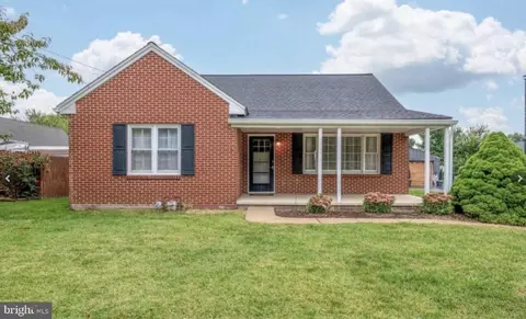 923 Rohrerstown Rd, Lancaster, PA 17601