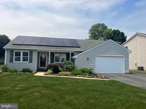 306 Willow Ln, New Holland, PA 17557