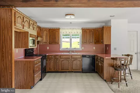 Kitchen - 21 Speedwell Forge Rd, Lititz, PA 17543 photo 2 of 3