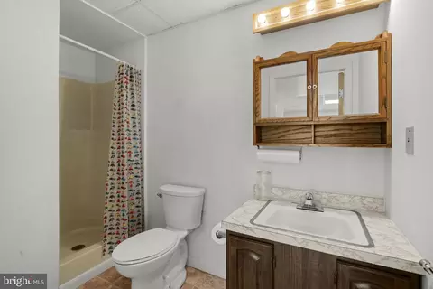 Bath - 21 Speedwell Forge Rd, Lititz, PA 17543 photo 3 of 4