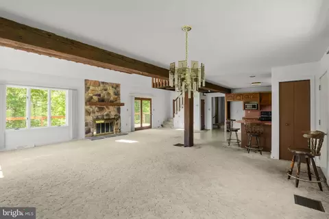 Living - 21 Speedwell Forge Rd, Lititz, PA 17543 photo 3 of 6