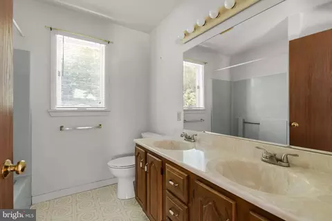 Bath - 21 Speedwell Forge Rd, Lititz, PA 17543 photo 1 of 4
