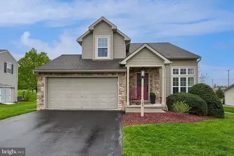 102 Bloomfield Dr, Ephrata, PA 17522