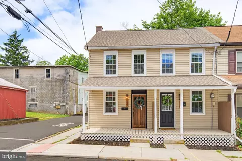 14 N Locust St, Lititz, PA 17543