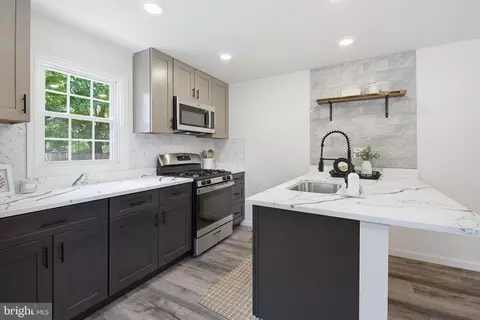 Kitchen - 14 N Locust St, Lititz, PA 17543 photo 4 of 4