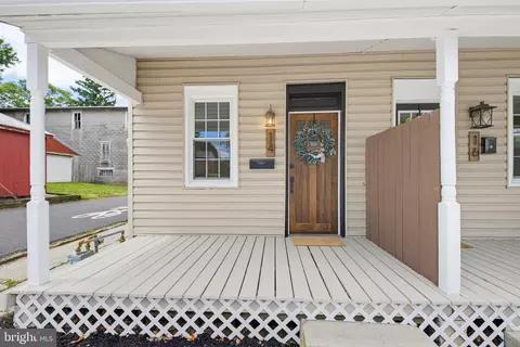 Exterior - 14 N Locust St, Lititz, PA 17543 photo 2 of 6