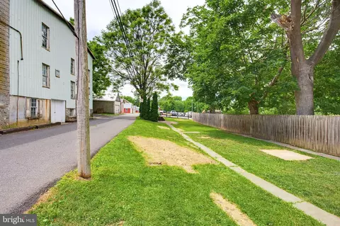 Exterior - 14 N Locust St, Lititz, PA 17543 photo 5 of 6