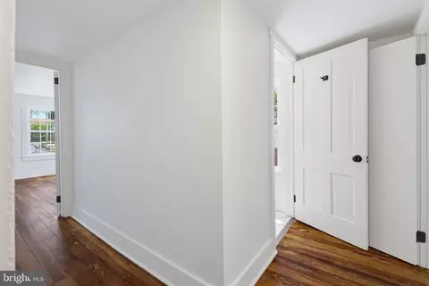 Entry Way - 14 N Locust St, Lititz, PA 17543 photo 4 of 8