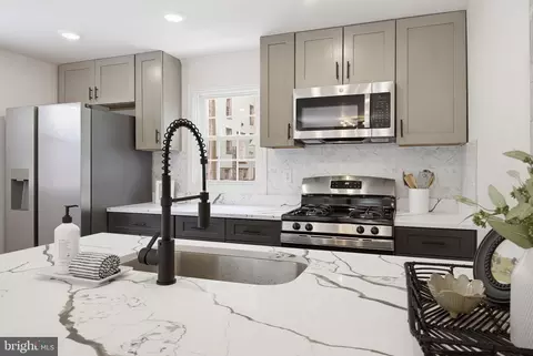 Kitchen - 14 N Locust St, Lititz, PA 17543 photo 2 of 4