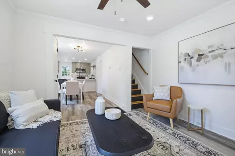 Entry Way - 14 N Locust St, Lititz, PA 17543 photo 1 of 8