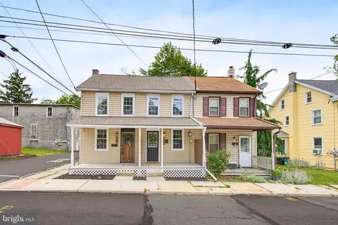 Exterior - 16 N Locust St, Lititz, PA 17543 photo 4 of 5