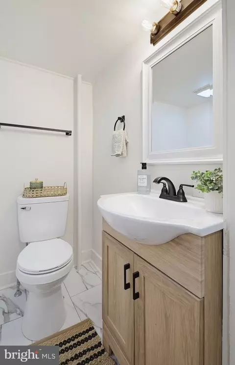 Bath - 16 N Locust St, Lititz, PA 17543 photo 1 of 3